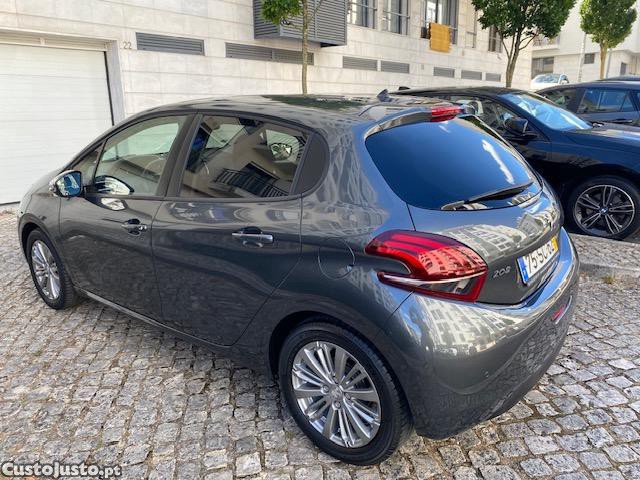 Peugeot 208 1.2 Puretech Style — fotografia 2