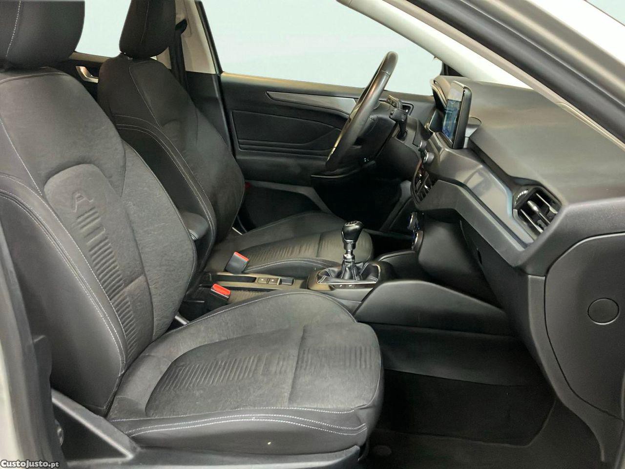 Ford Focus 1.0 EcoBoost Active X — fotografia 9