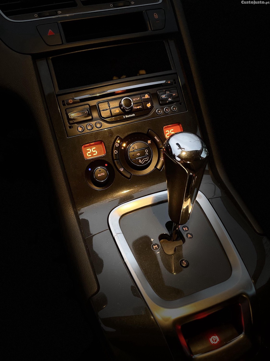 Peugeot e-5008 1.6 e-Hdi Allure — fotografia 4