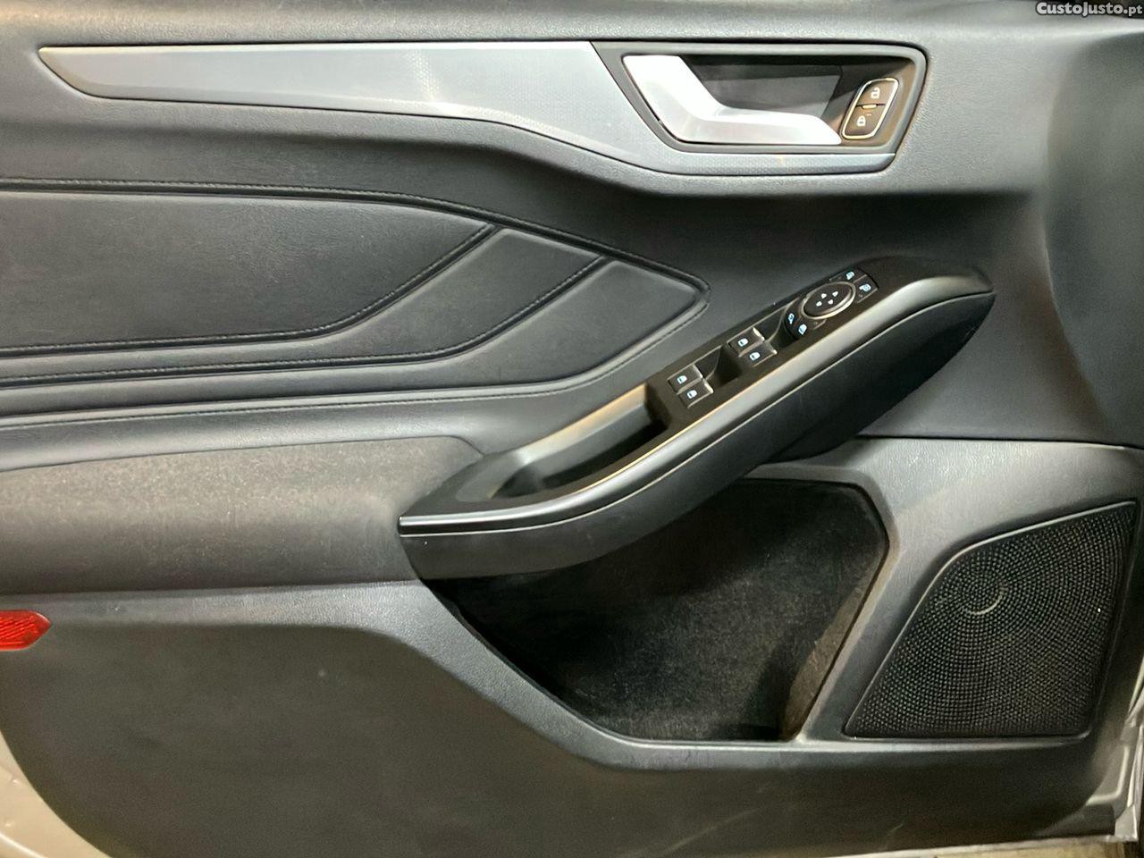 Ford Focus 1.0 EcoBoost Active X — fotografia 5