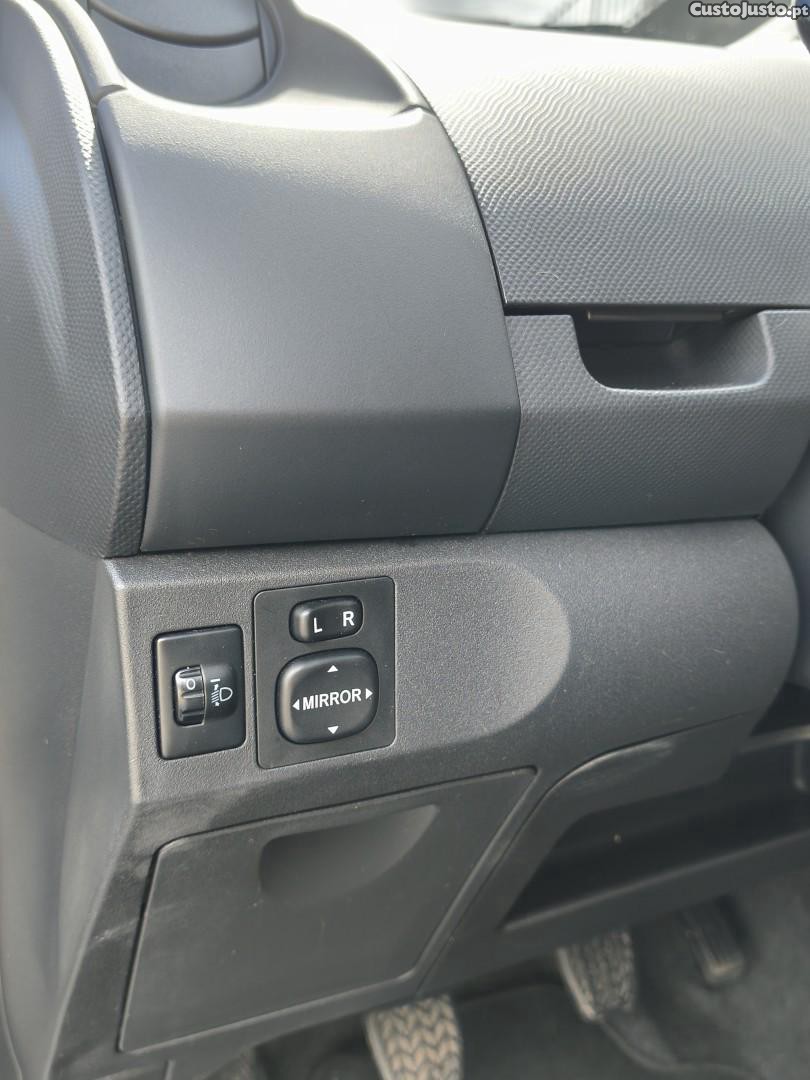 Toyota Yaris 1.0 VVT-i — fotografia 6