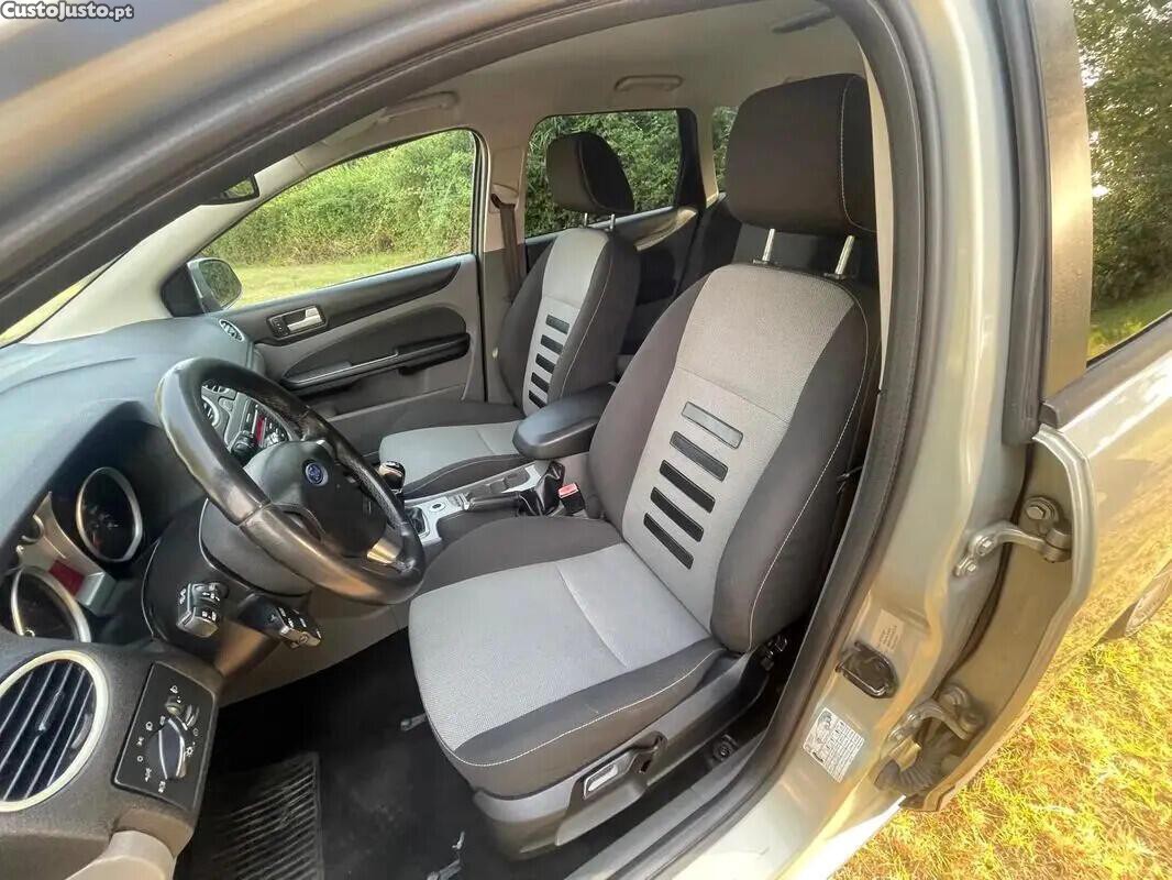 Ford Focus 1.6 TDCi DPF Titanium — fotografia 5
