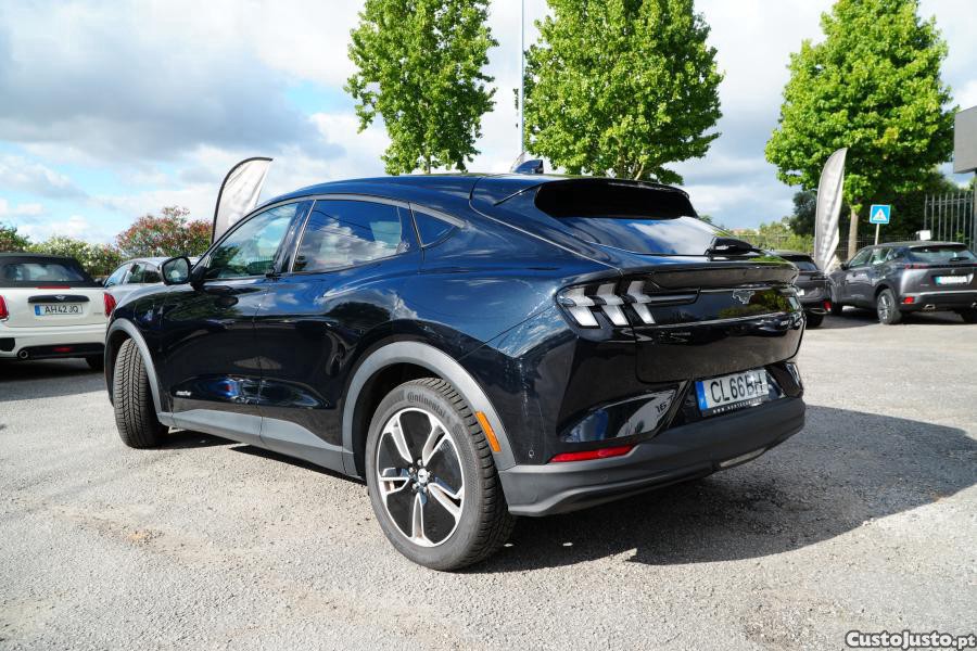 Ford Mustang Mach-E 75.7 kWh Premium AWD — fotografia 8
