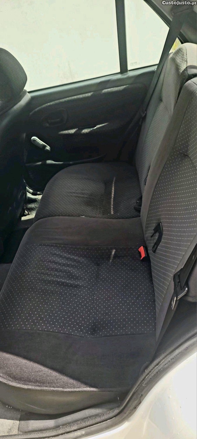 Citroën Saxo 1.1 — fotografia 6