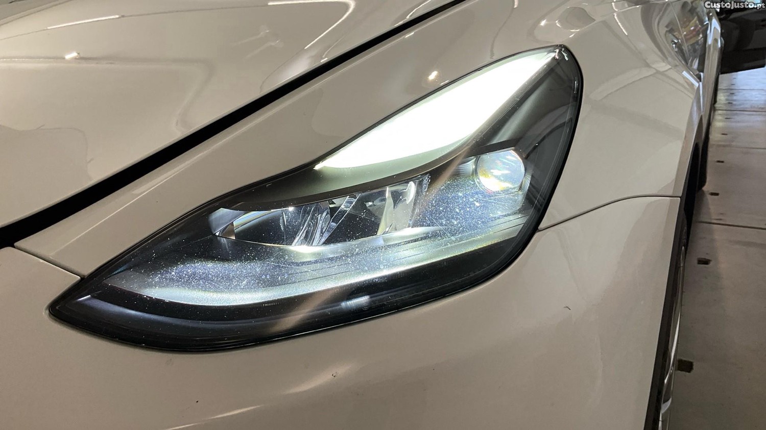 Tesla Model Y Long Range Dual Motor AWD — fotografia 2