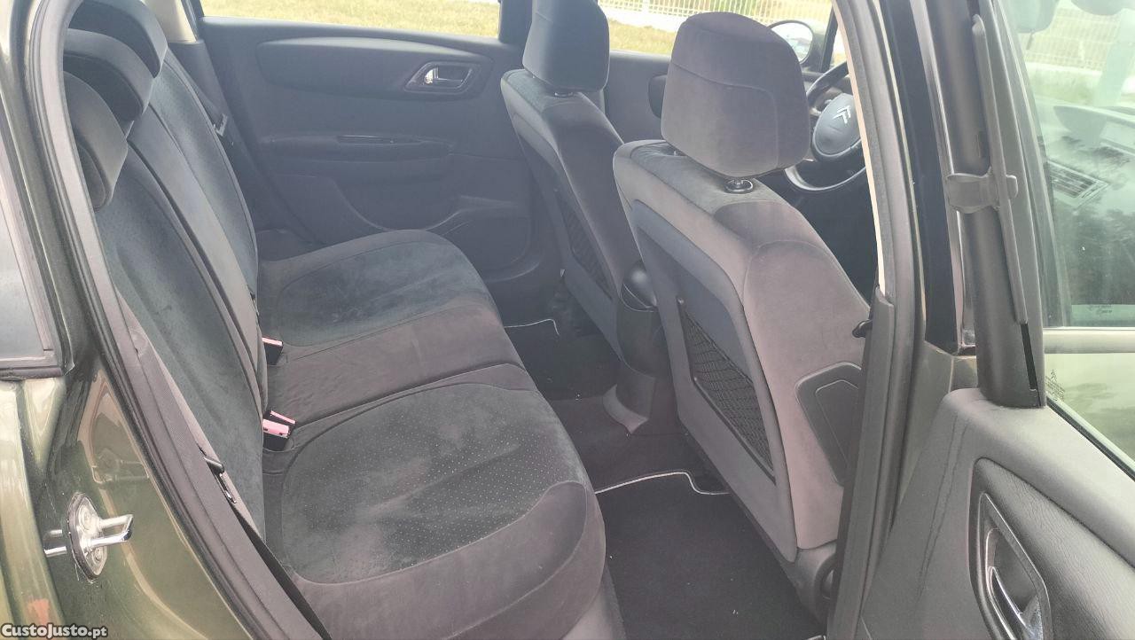 Citroën C4 1.6 HDi 110 Exclusive — photo 2