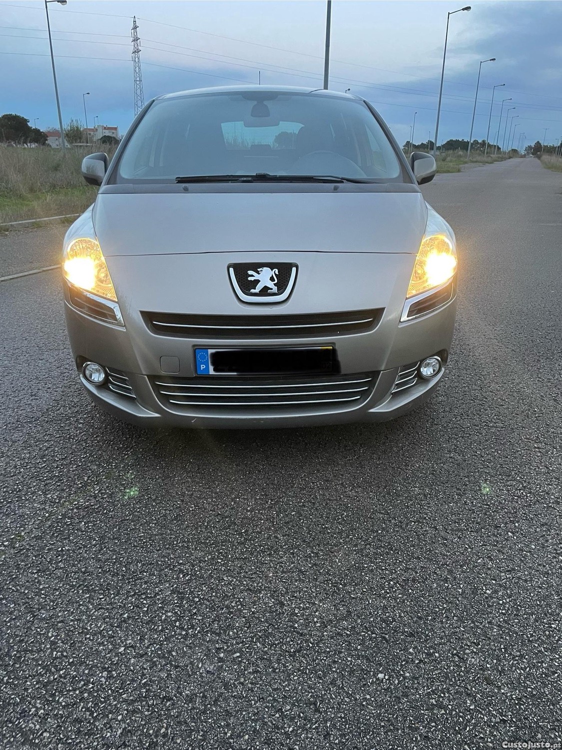 Peugeot e-5008 1.6 e-Hdi Allure — fotografia 8