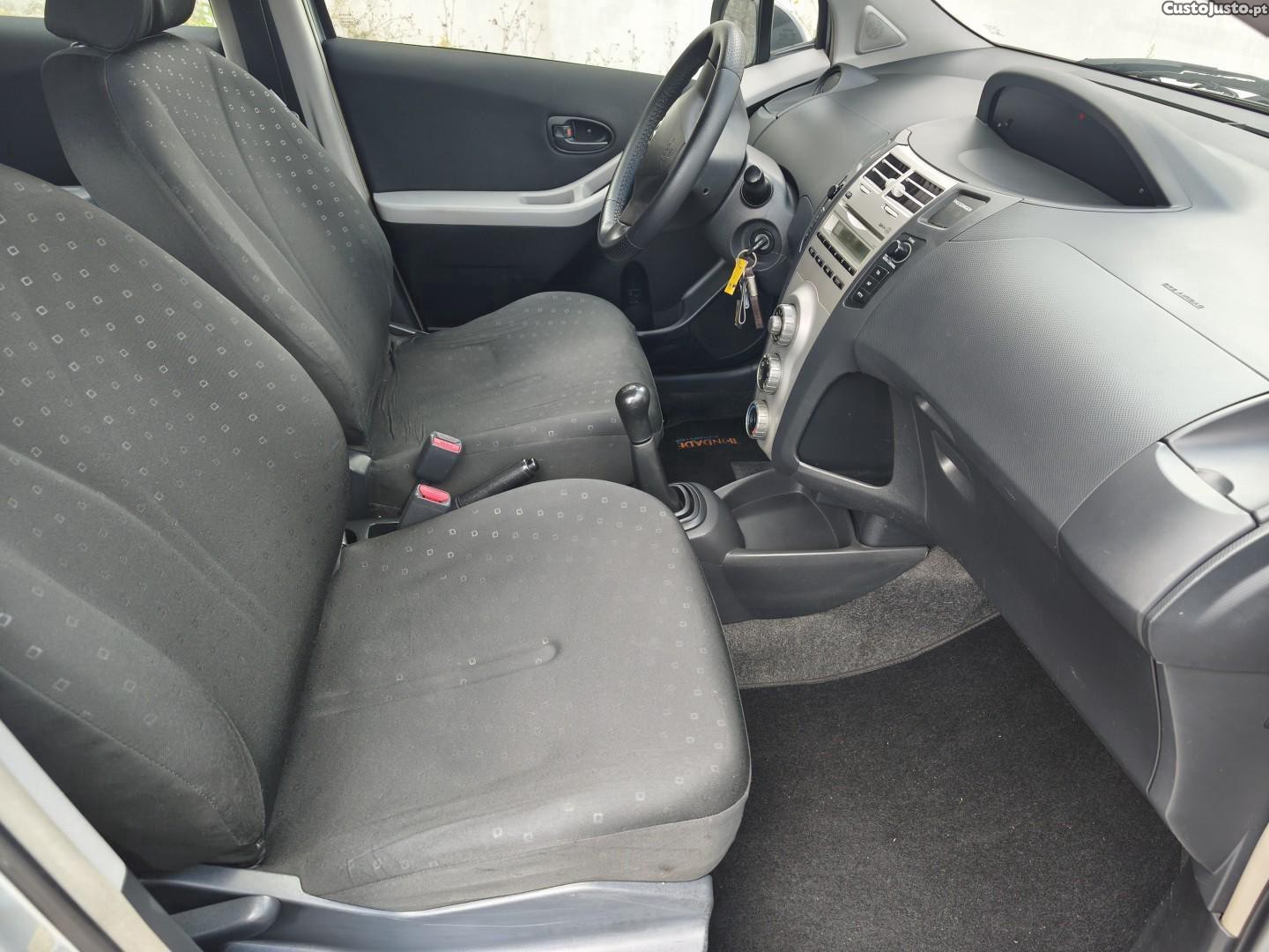 Toyota Yaris 1.0 VVT-i — fotografia 7
