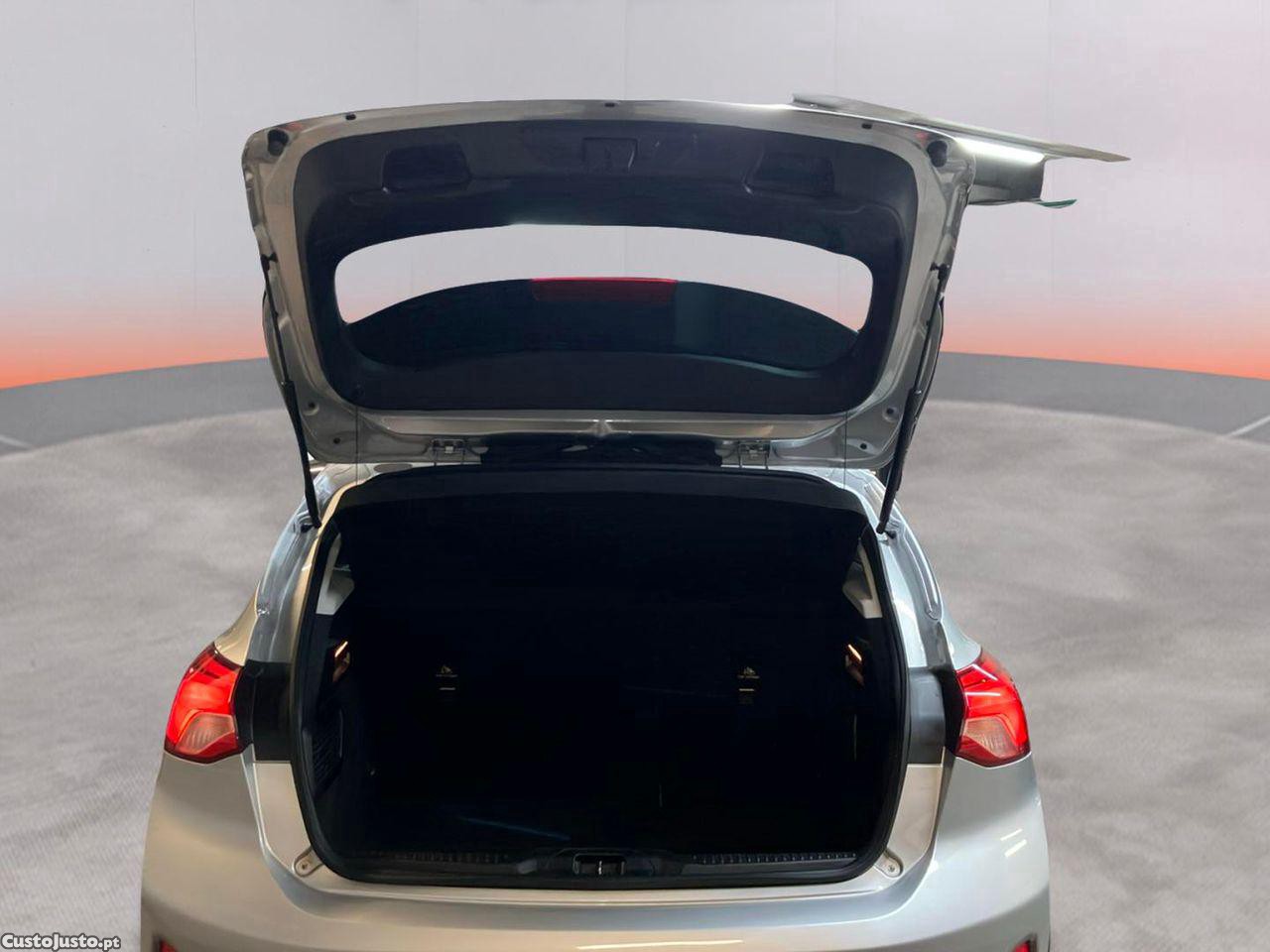 Ford Focus 1.0 EcoBoost Active X — fotografia 6