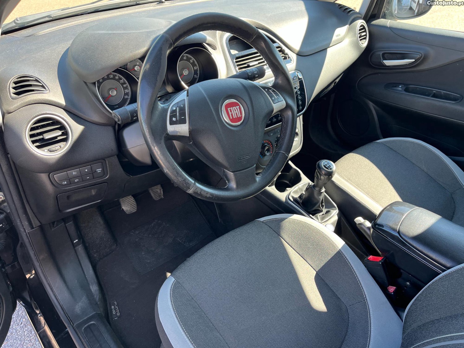 Fiat Punto MJet 5 Portas 5 Lugares c/ AC — fotografia 9