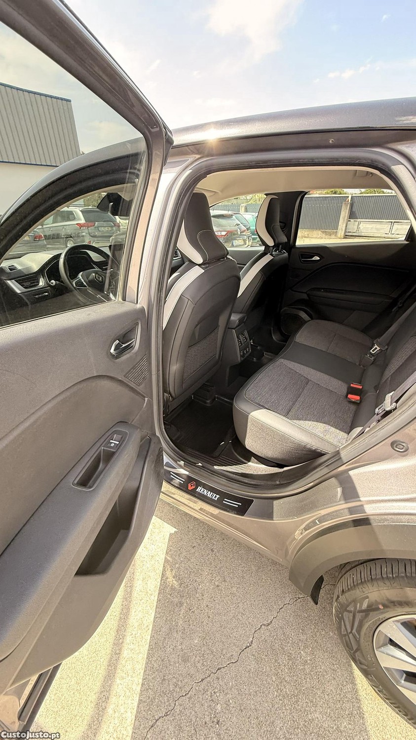 Renault Captur 1.6 E-Tech Full Hybrid de 2020 — fotografia 3