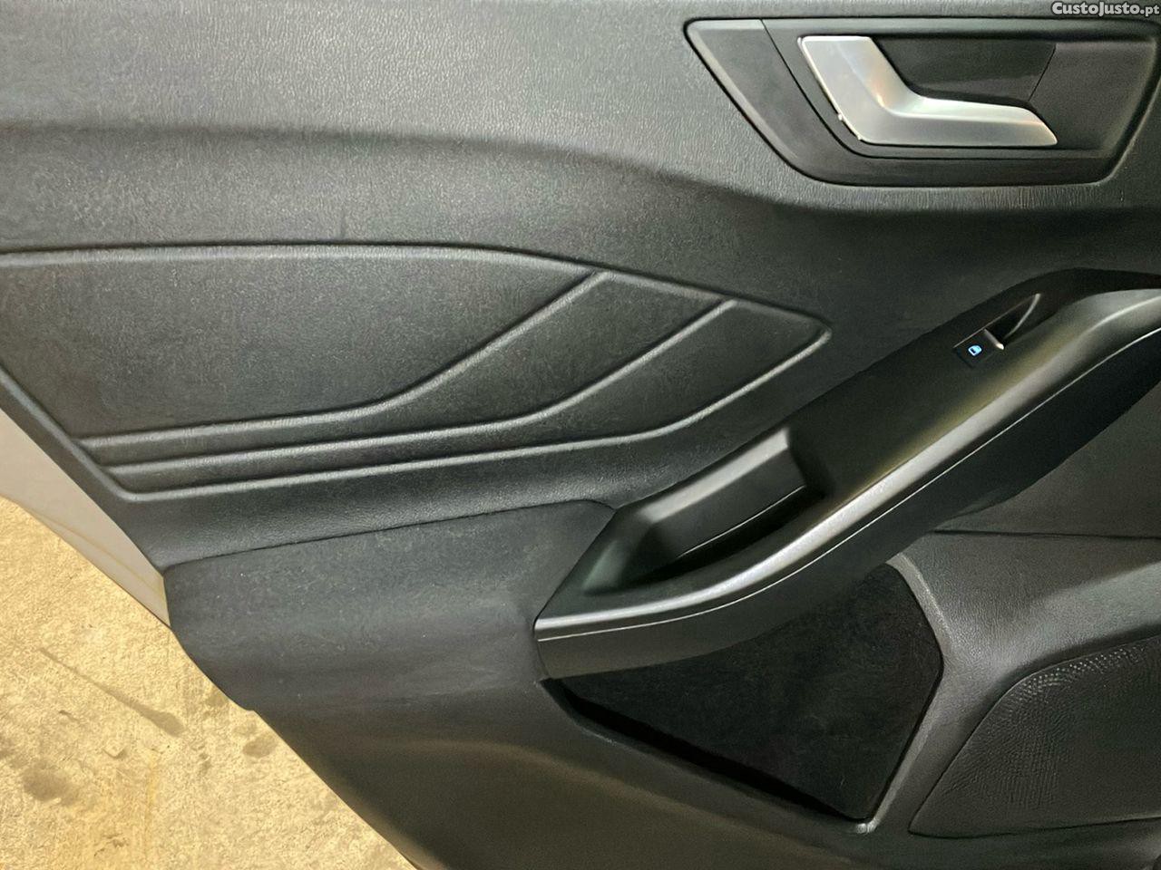 Ford Focus 1.0 EcoBoost Active X — fotografia 4