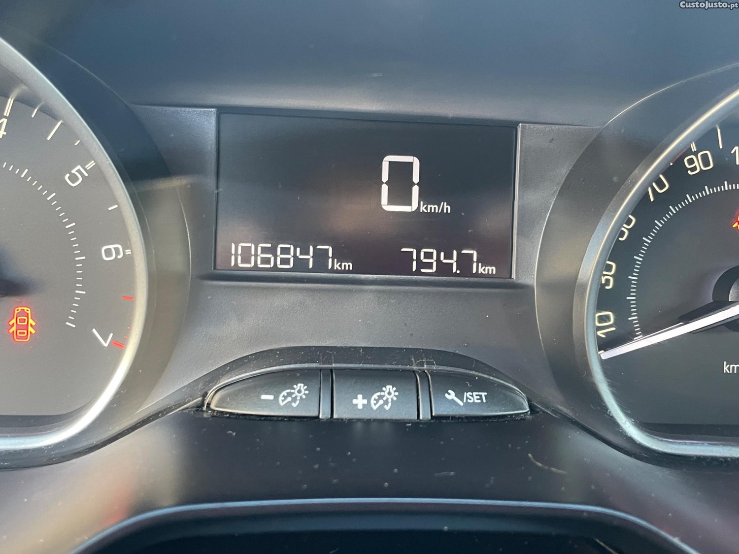 Peugeot 2008 1.2 PureTech Style — fotografia 3