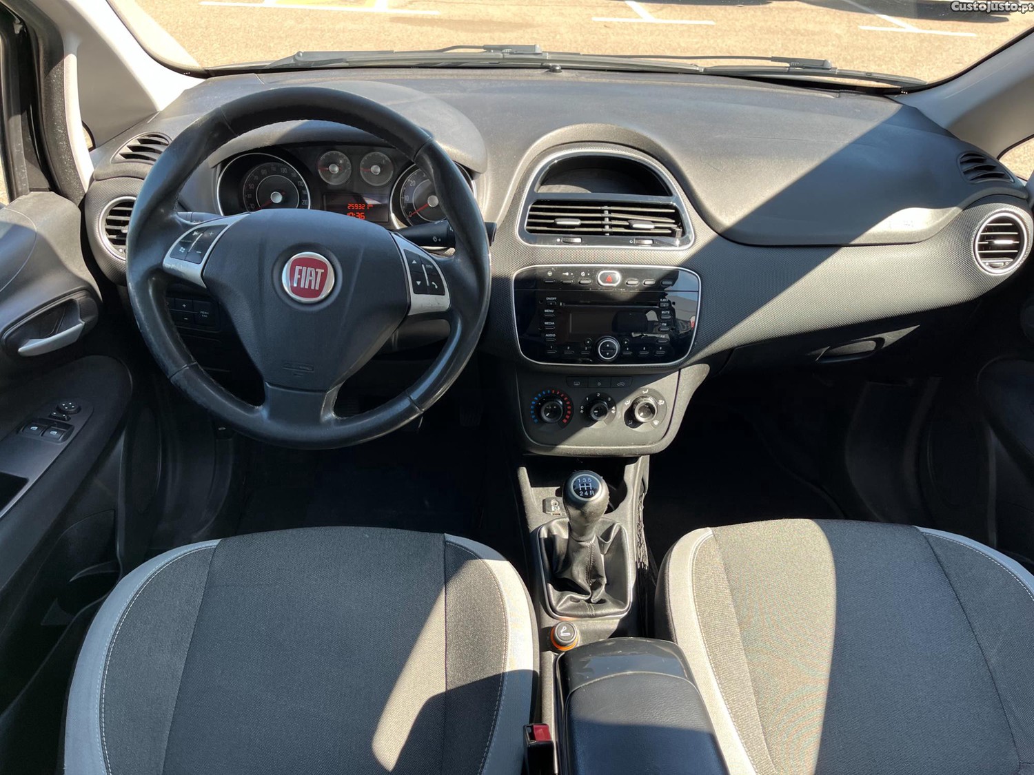 Fiat Punto MJet 5 Portas 5 Lugares c/ AC — fotografia 7
