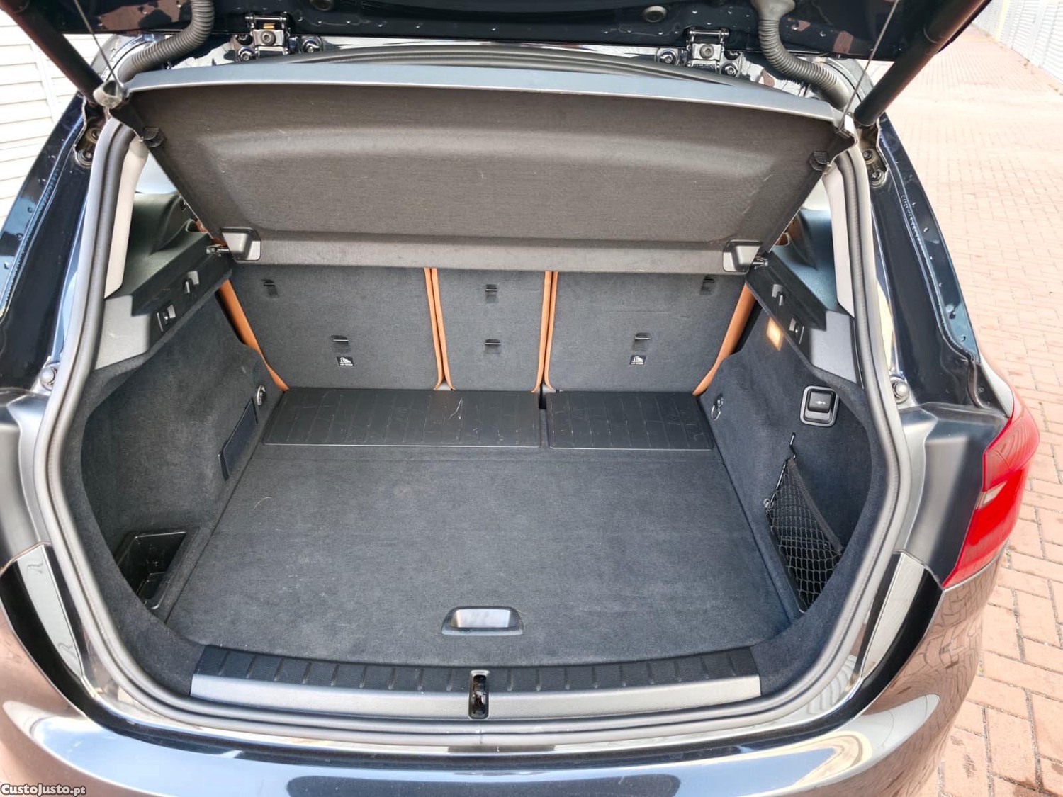 BMW 218 Active Tourer Luxury — fotografia 2
