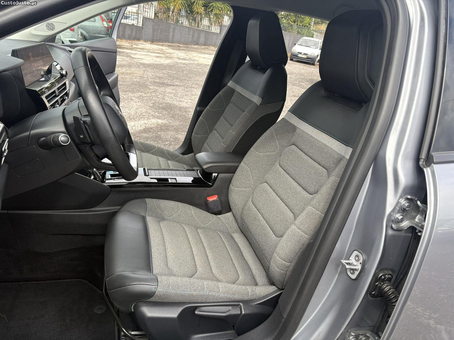 Citroën C4 1.2 PureTech Feel Pack EAT8 — fotografia 14