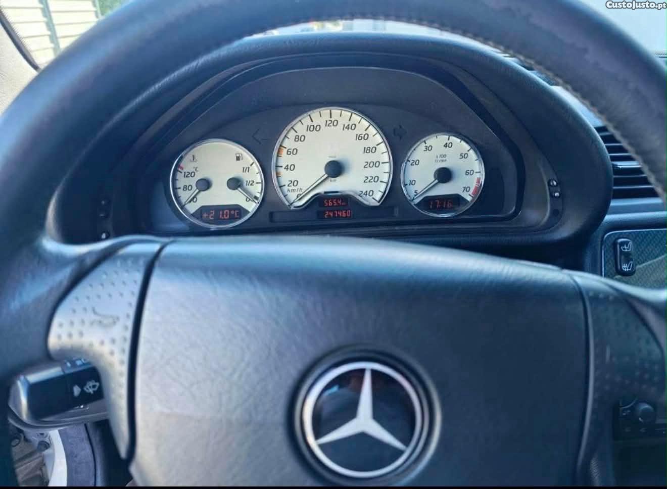 Mercedes-Benz Classe CLK W208 — fotografia 2