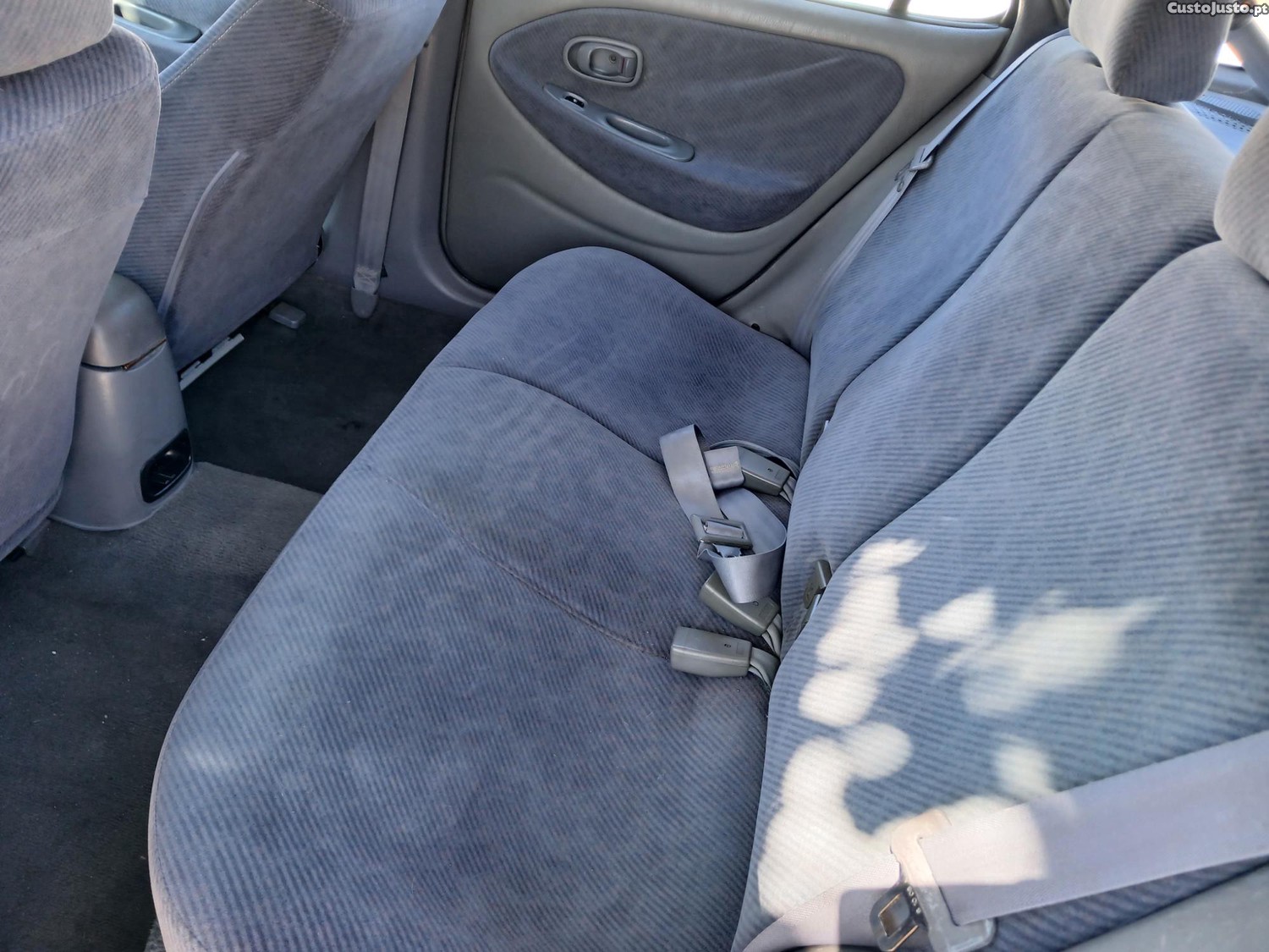 Hyundai Lantra 1.6 — fotografia 2