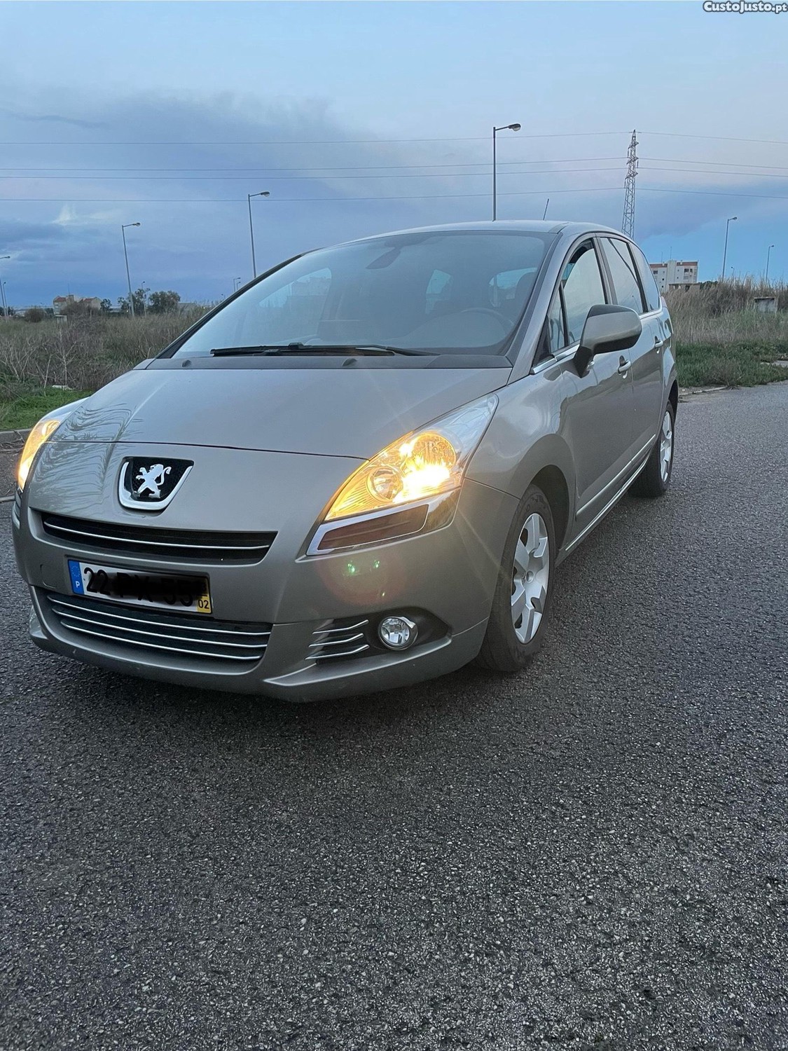 Peugeot e-5008 1.6 e-Hdi Allure — fotografia 10