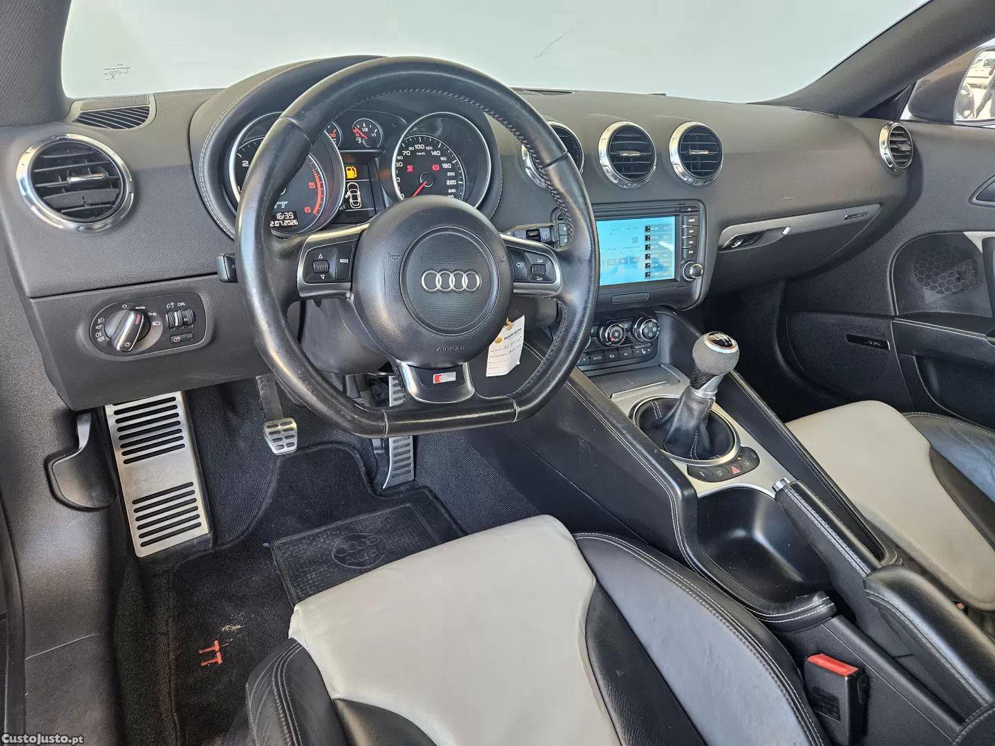 Audi TT 2.0 tdi quattro s-line — fotografia 3
