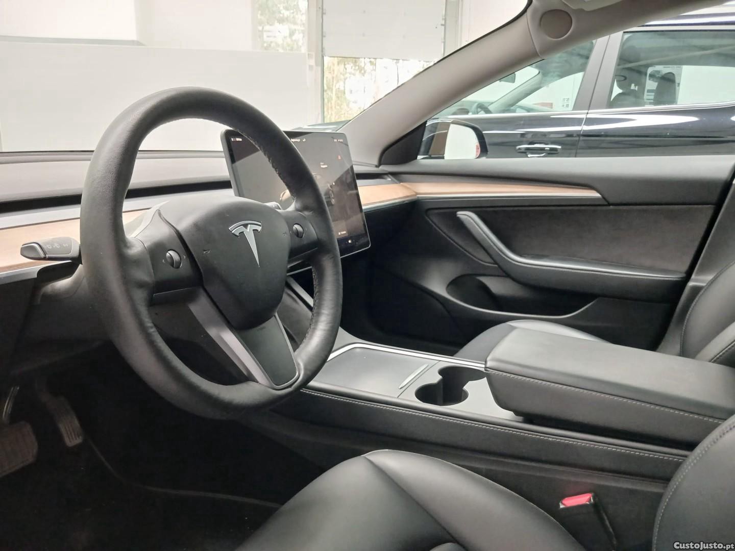 Tesla Model 3 Standard RWD — fotografia 8