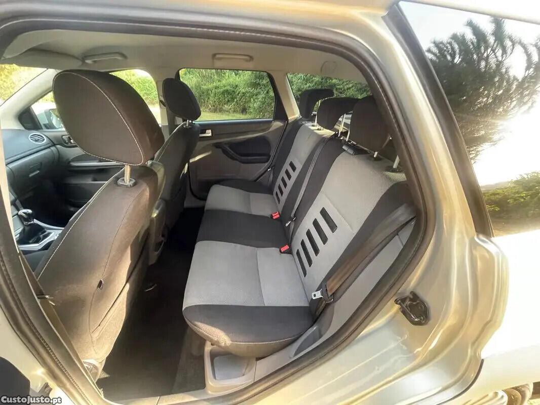 Ford Focus 1.6 TDCi DPF Titanium — fotografia 14