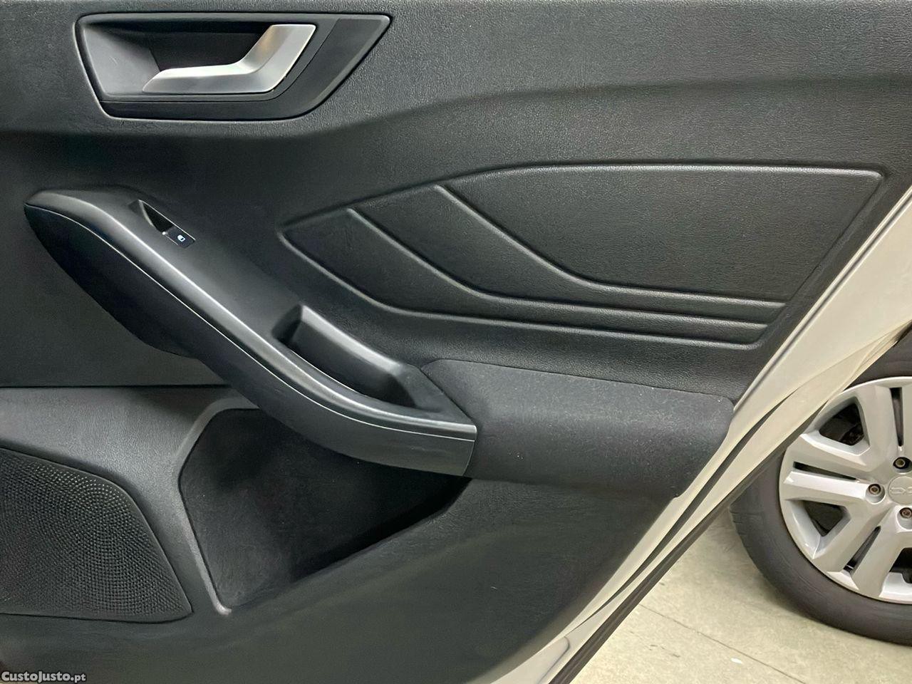 Ford Focus 1.0 EcoBoost Active X — fotografia 2