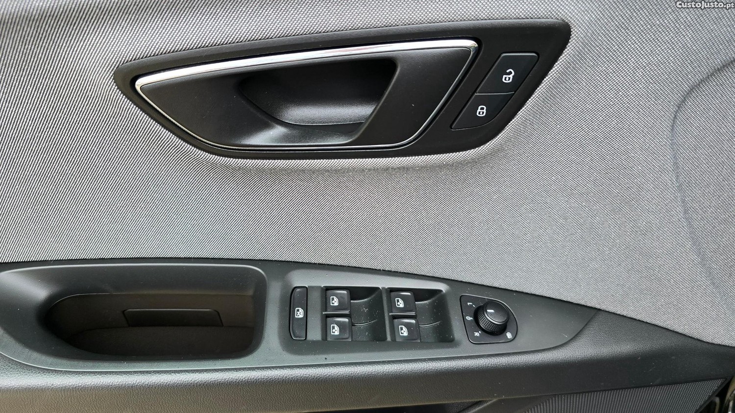 SEAT Leon 1.6 TDI Style — fotografia 22