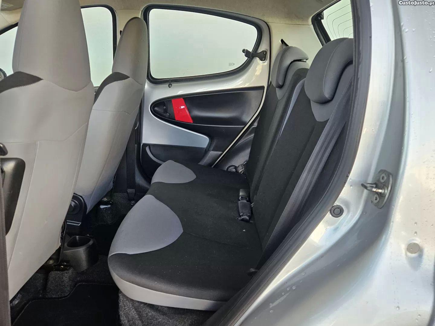 Peugeot 107 1.0 access — fotografia 4