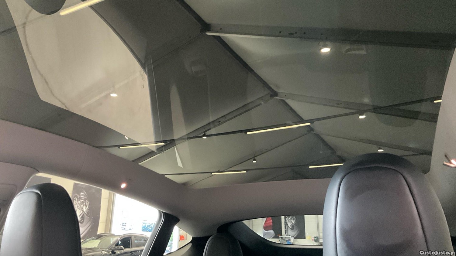 Tesla Model Y Long Range Dual Motor AWD — fotografia 3