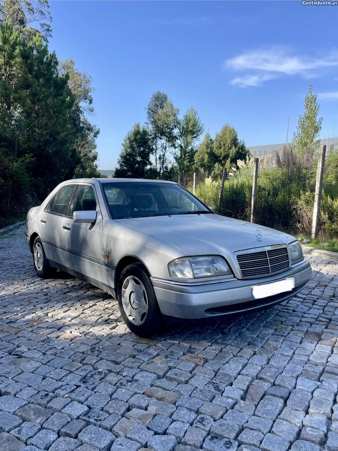 Mercedes-Benz 220 D — fotografia 11