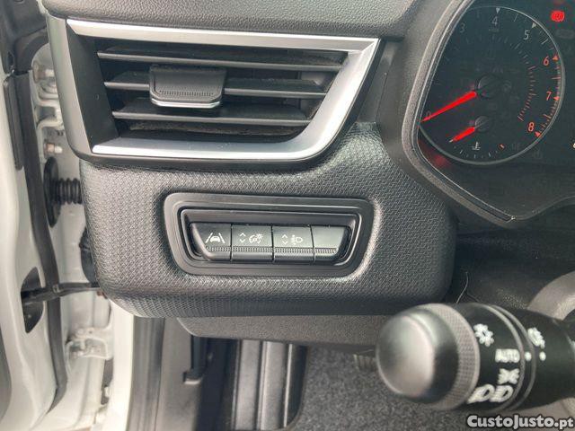 Renault Clio TCe 90 EQUILIBRE — fotografia 15