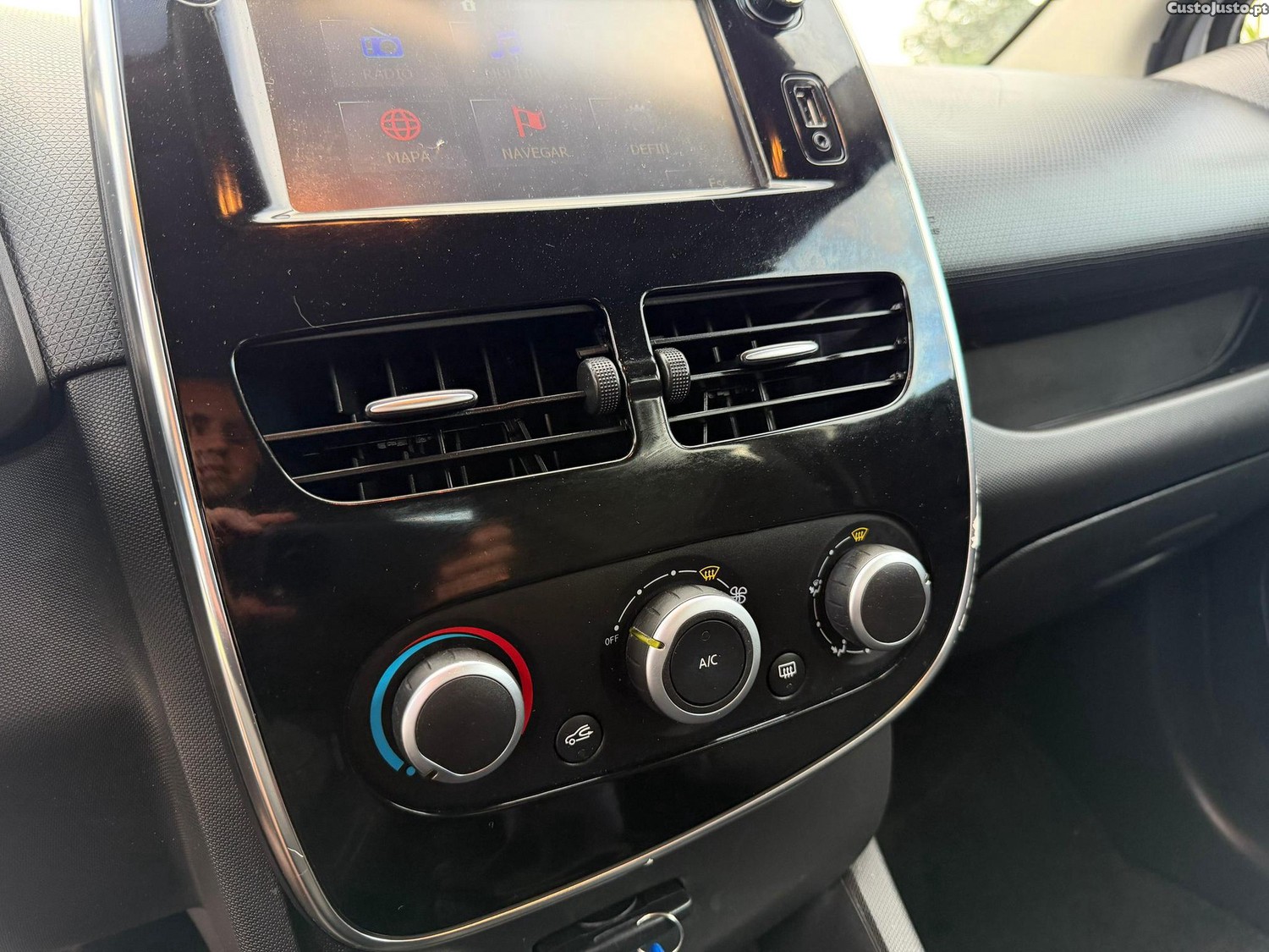Renault Clio 1.5 dCi Dynamique S — fotografia 17