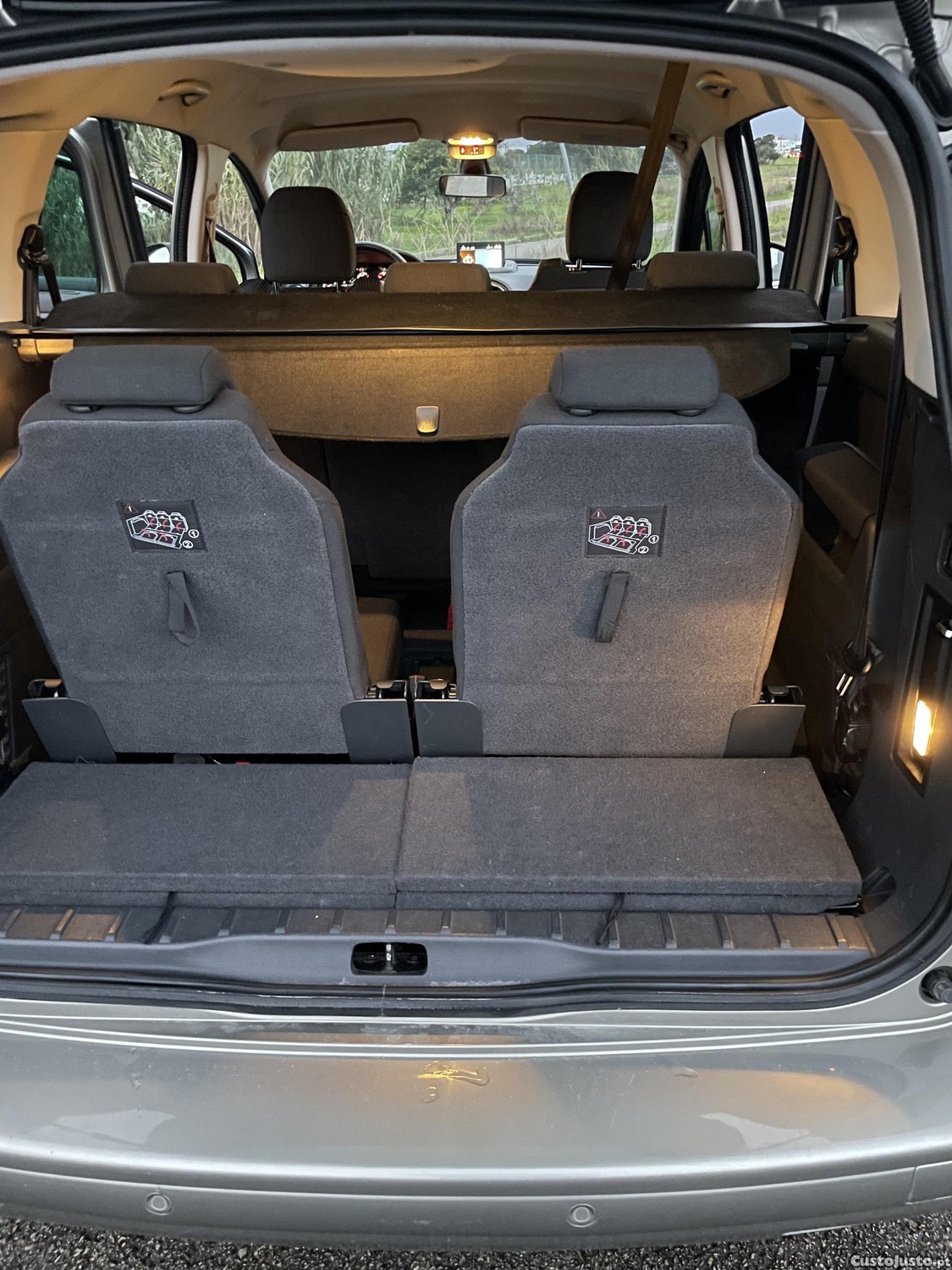 Peugeot e-5008 1.6 e-Hdi Allure — fotografia 6