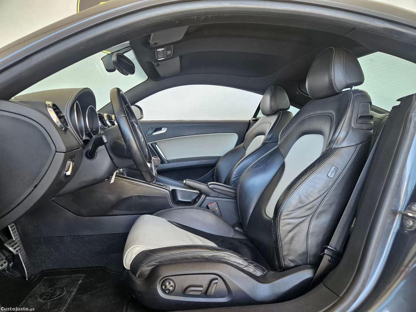 Audi TT 2.0 tdi quattro s-line — fotografia 2