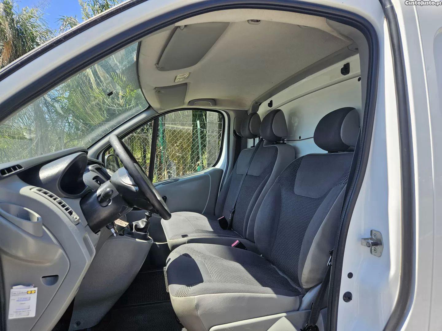 Opel Vivaro 2.0 cdti l2h1 2.9t — fotografia 2