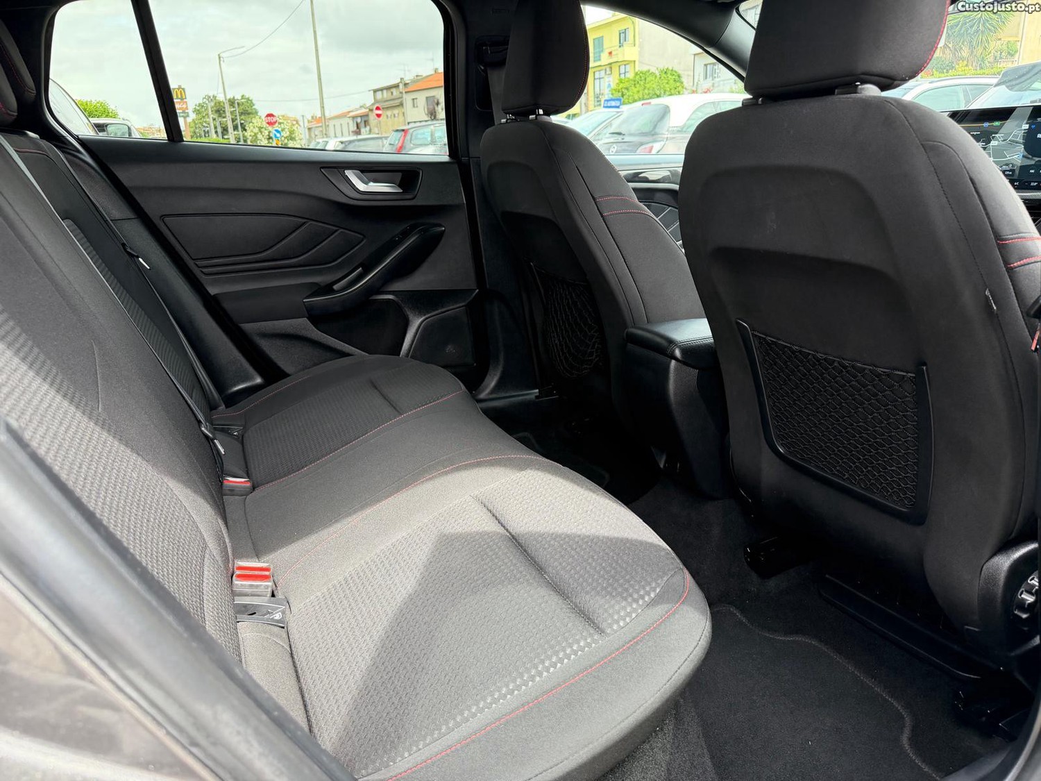 Ford Focus SW 1.0 EcoBoost MHEV ST-Line — fotografia 12