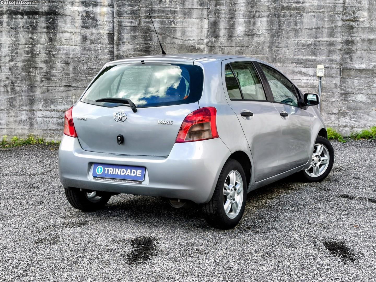 Toyota Yaris 1.0 VVT-i — fotografia 3