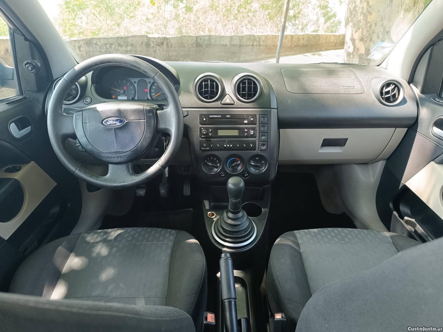 Ford Fiesta 1.25c/ revisão — fotografia 12