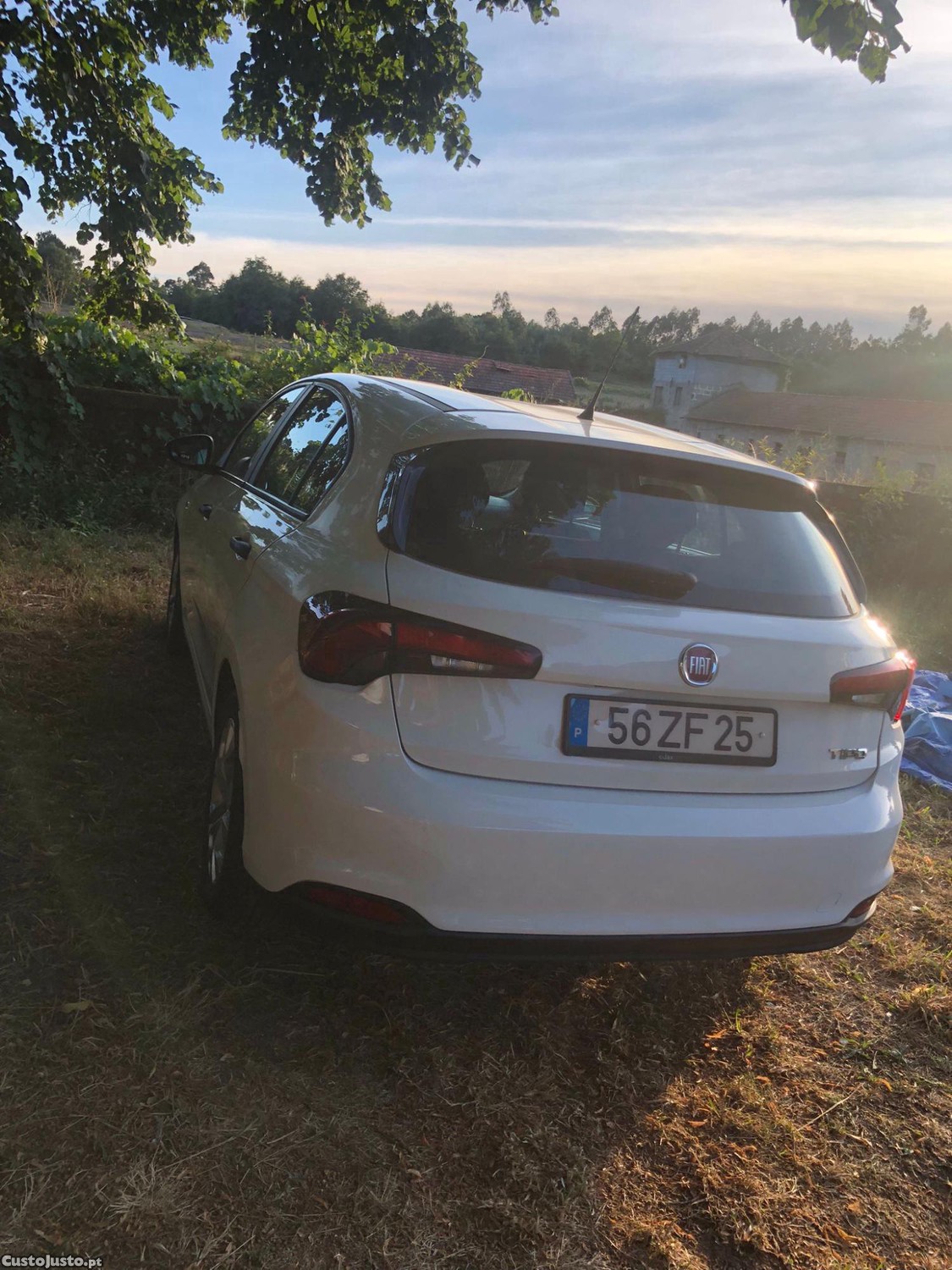 Fiat Tipo 2 lugares com avaria