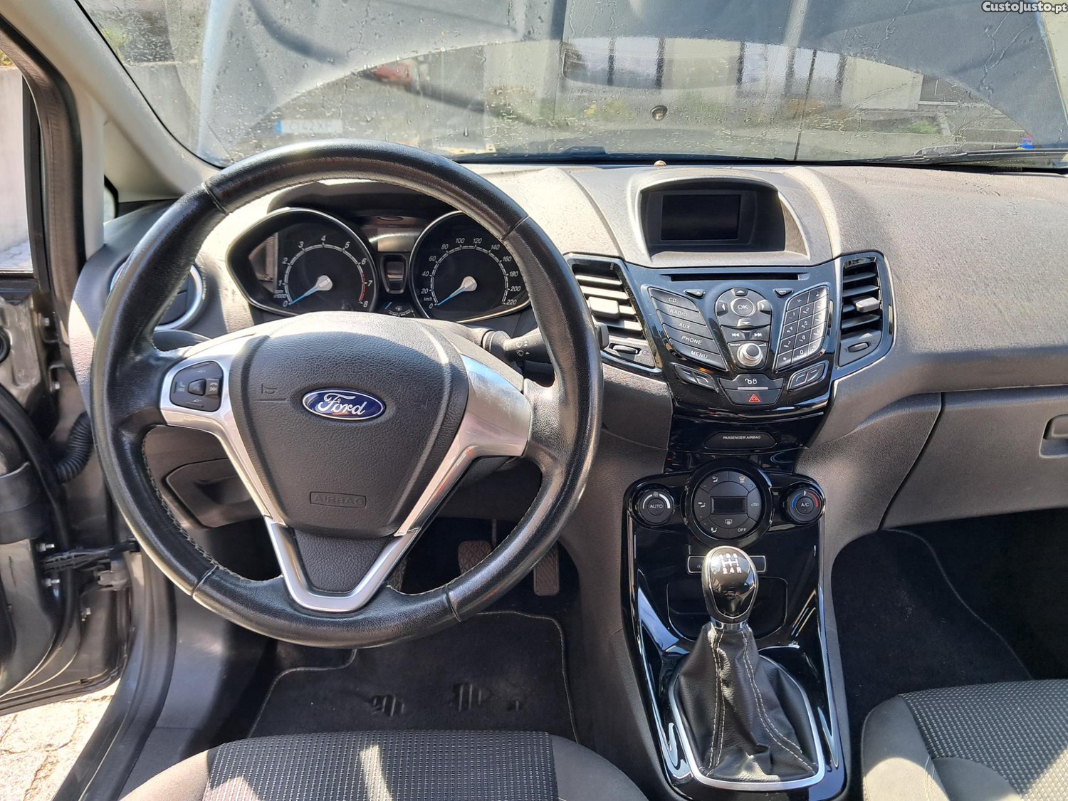 Ford Fiesta 1.0 Ecoboost - Pack Titanium — fotografia 2