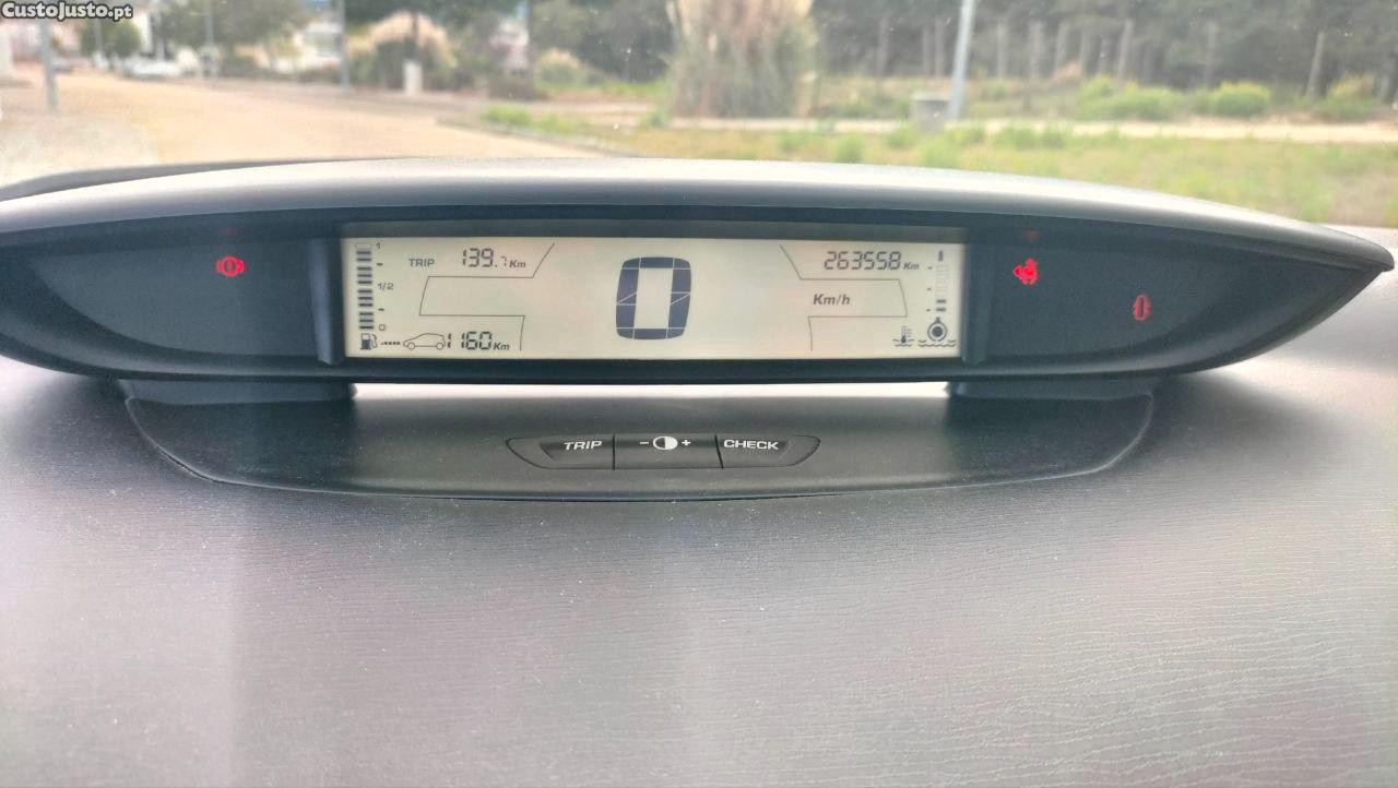 Citroën C4 1.6 HDi 110 Exclusive — photo 3