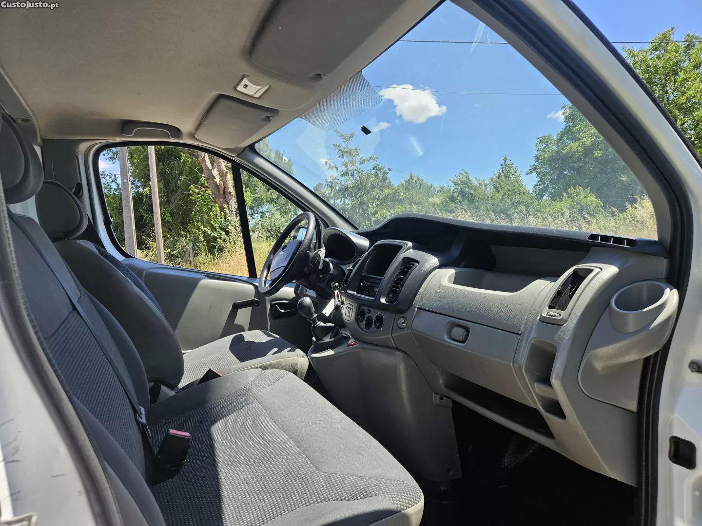 Opel Vivaro 2.0 cdti l2h1 2.9t — fotografia 4