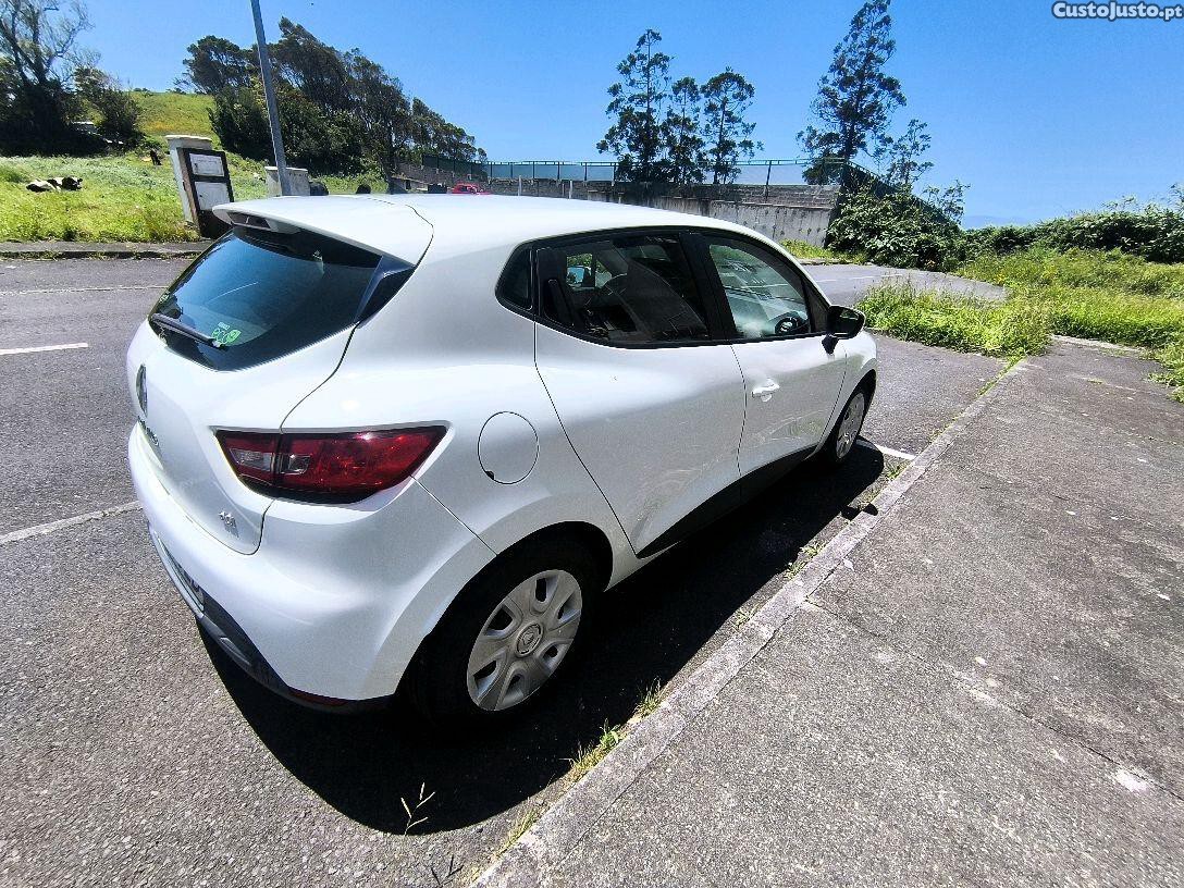 Renault Clio 4 1.5 dCi — fotografia 9