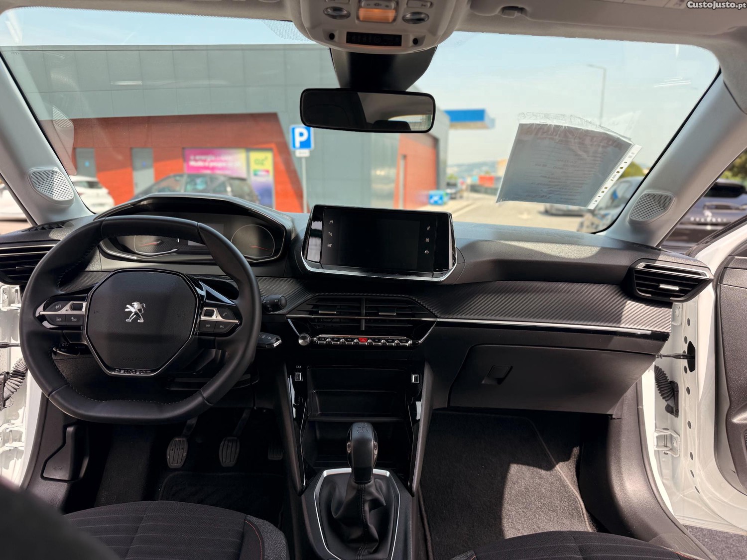 Peugeot 208 1.2 PureTech 75 — fotografia 4