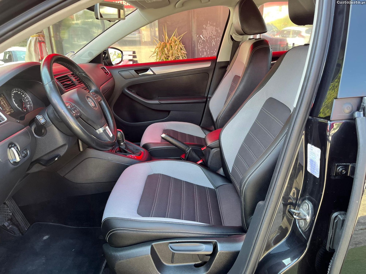 Volkswagen Jetta 1.6 TDI — fotografia 13