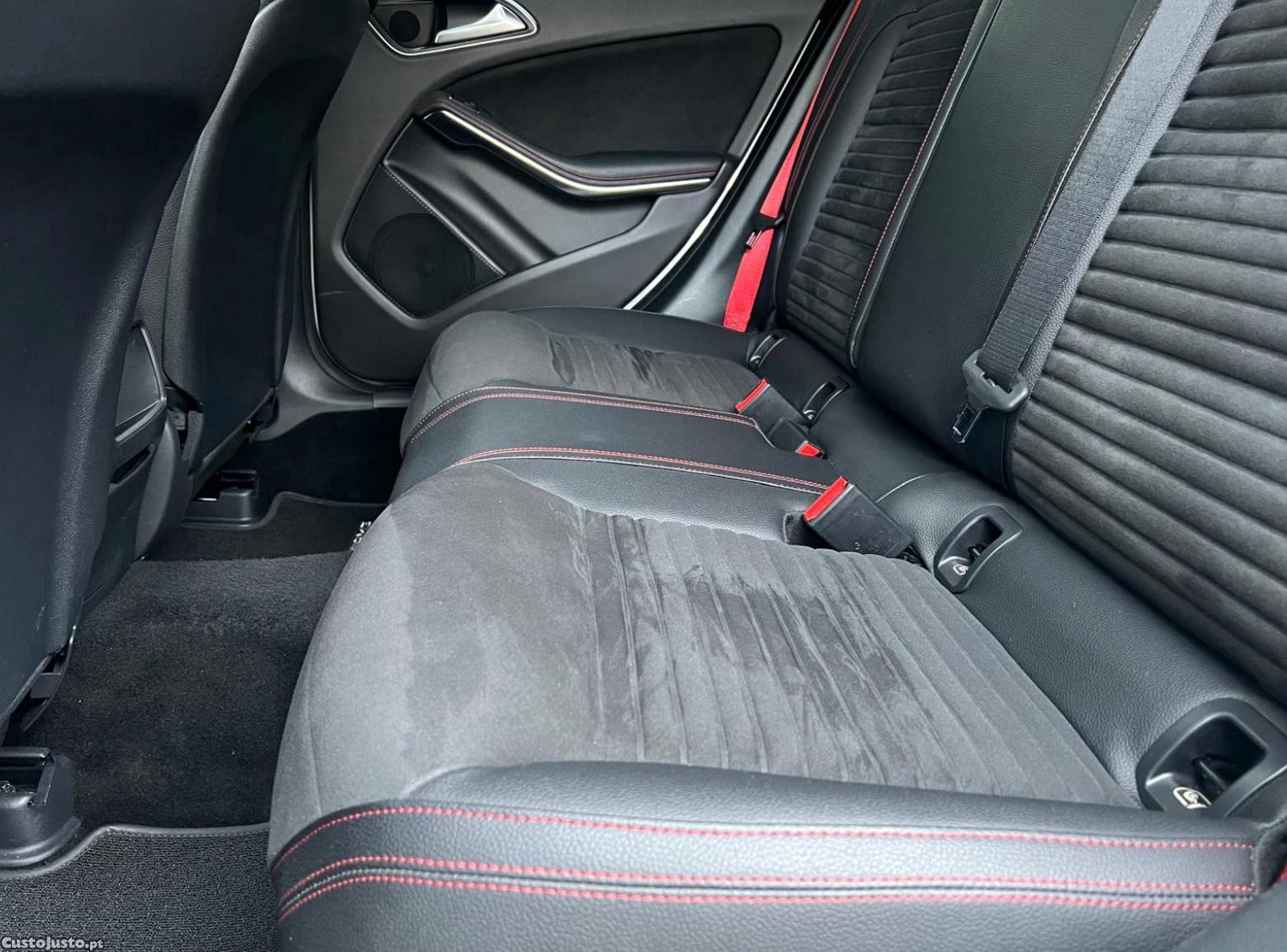 Mercedes-Benz CLA 45 AMG 4Matic Speedshift 7G-DCT Night Edition — fotografia 2
