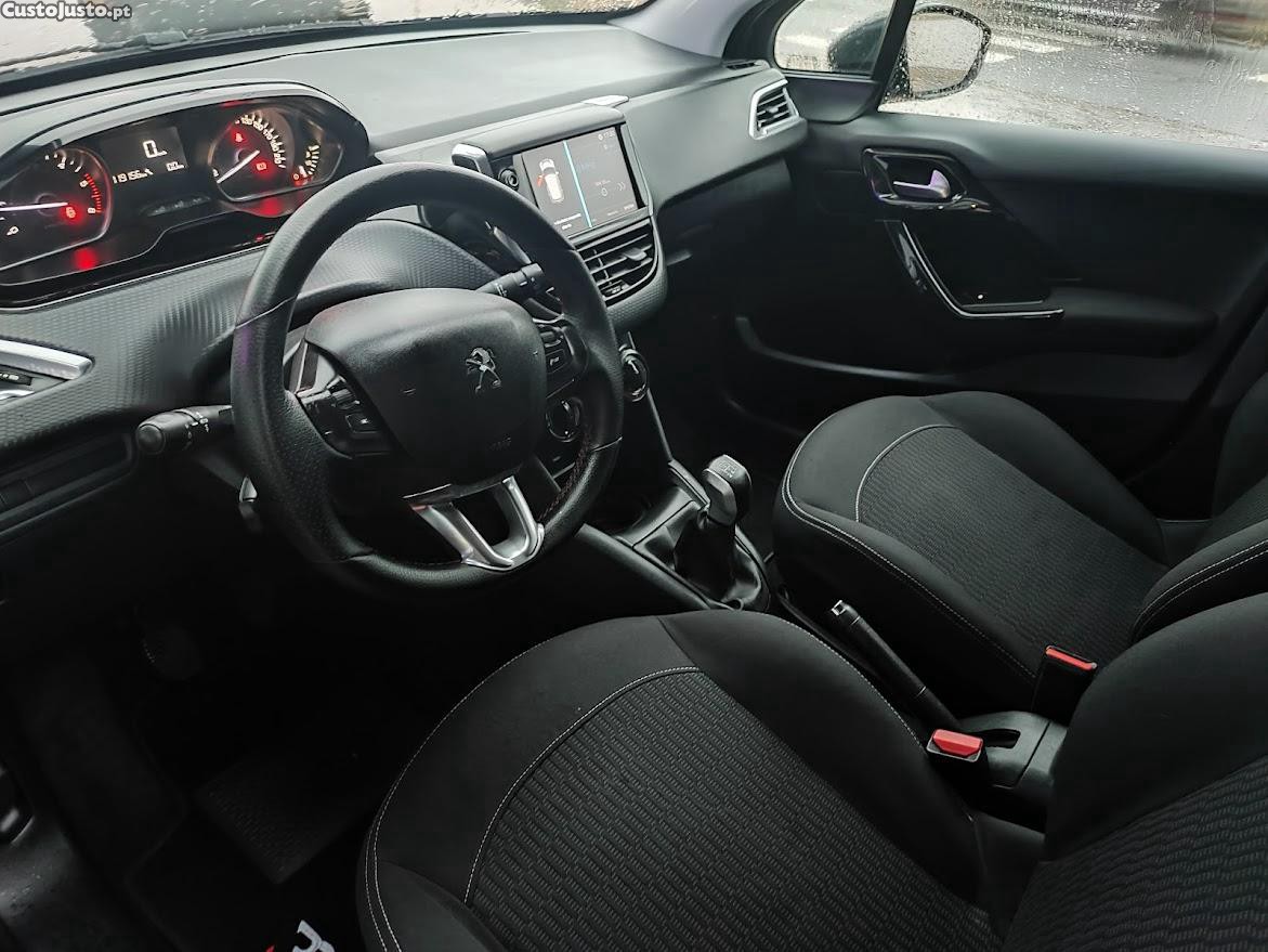 Peugeot 208 Style 1.6 HDI — fotografia 7