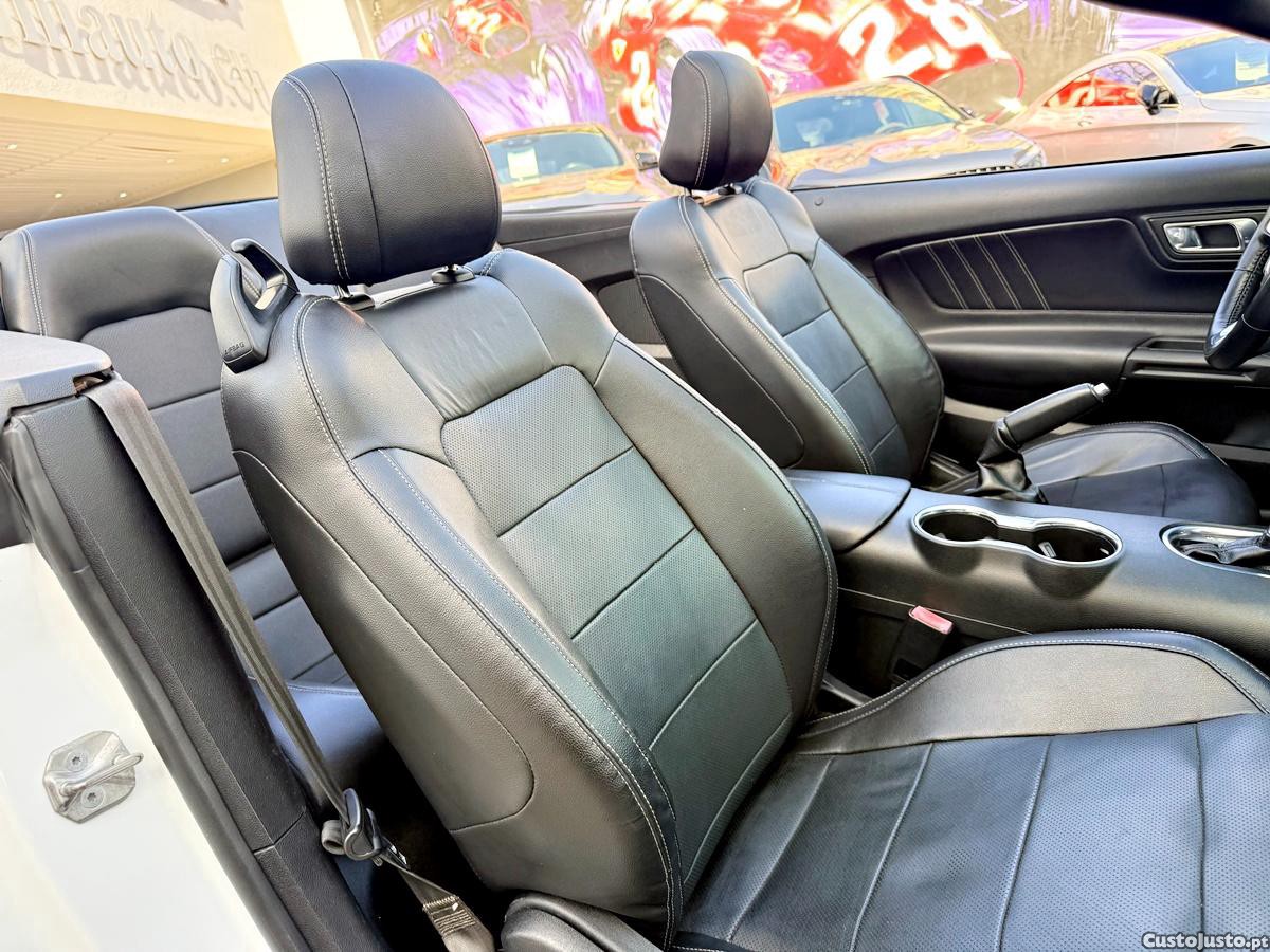 Ford Mustang 2.3 Convertible — fotografia 27