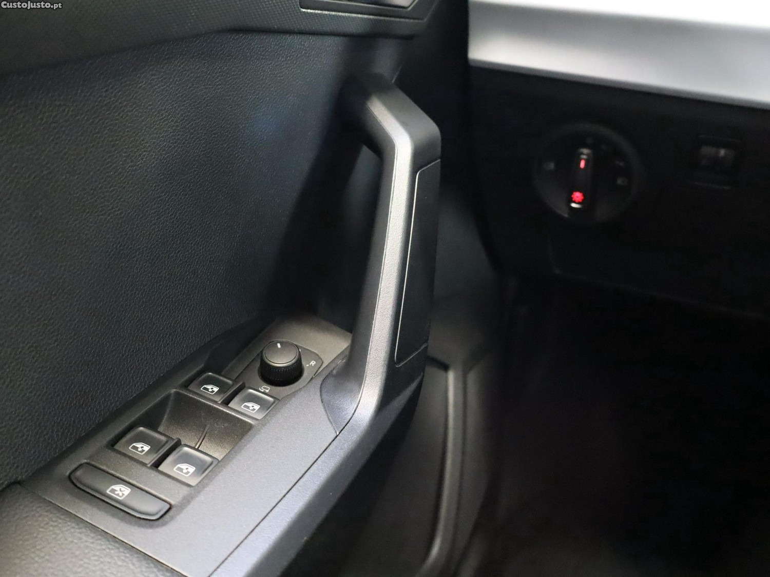SEAT Arona 1.0 TSI FR DSG — fotografia 9